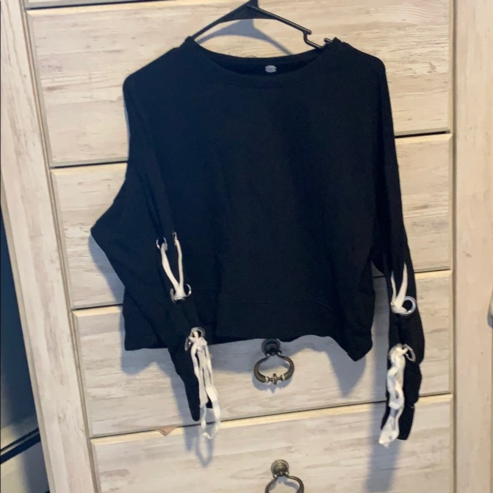 Bundle 3/$16 Tie sleeve sweat shirt